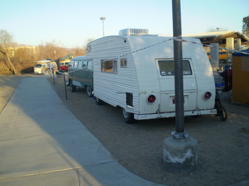 BusesByTheBridge2008112.jpg