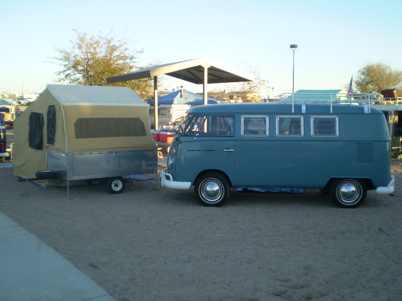 BusesByTheBridge2008119.jpg