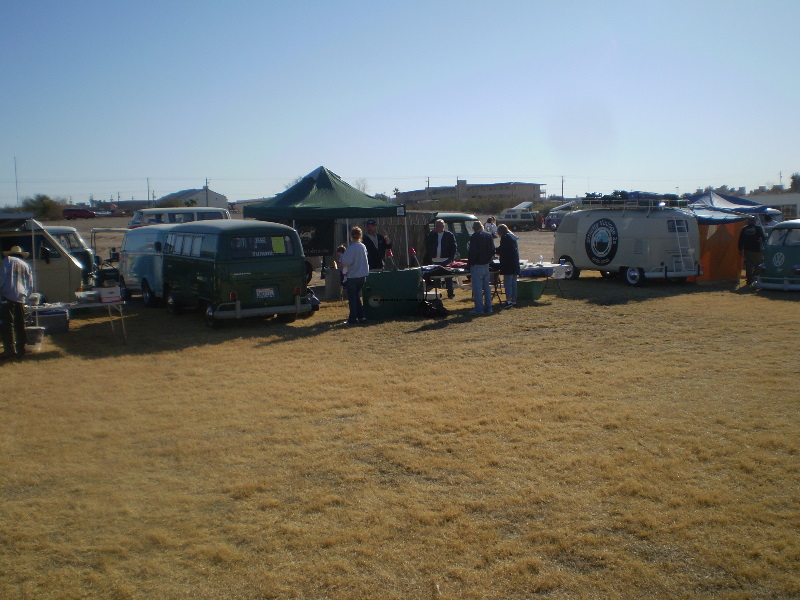 BusesByTheBridge2008154.jpg